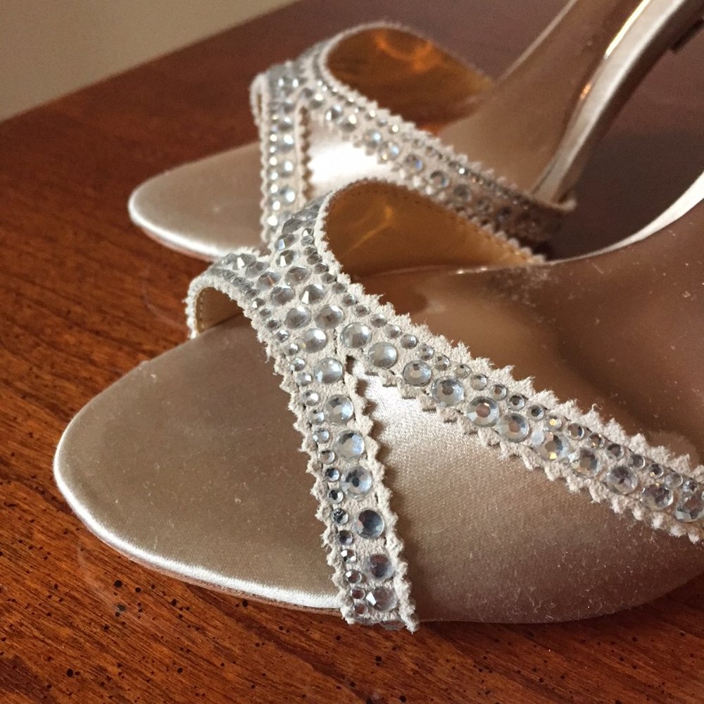 Nude Badgley Mischka Roxy Embellished Pumps Heels - Picture 6 of 8